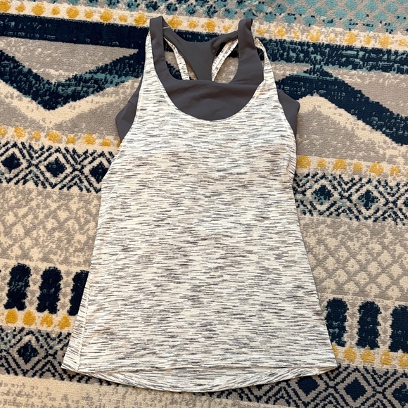 Lululemon Twist & Toil Tank - Heather Gray Size 6 - Picture 3 of 8